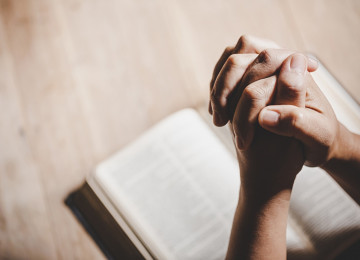 9 պատճառ՝ ինչու են մարդիկ աղոթում
